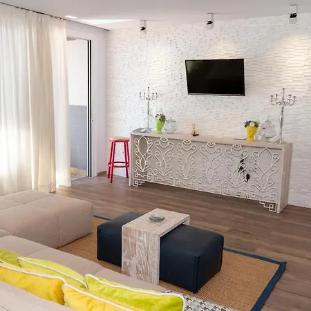 Limani Deluxe 3 *