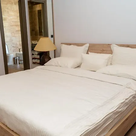 Limani Deluxe 3 Saranda